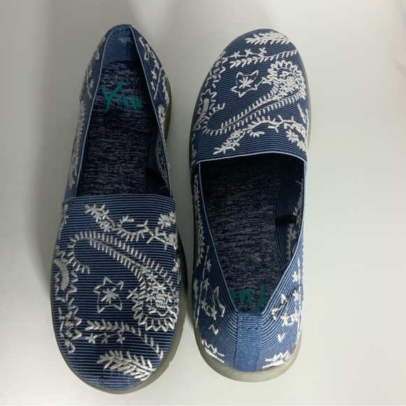 Yuu Blue & White Floral Embroidered Slip-On Elastic Padded Footbed Shoe Size 6.5 - Picture 12 of 16